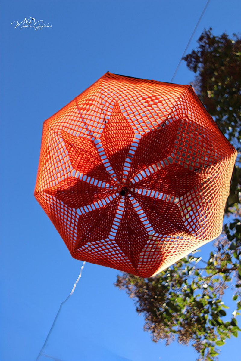 LE OPERE DELLE GOMITOLINE ADDOBBANO IL PAESE