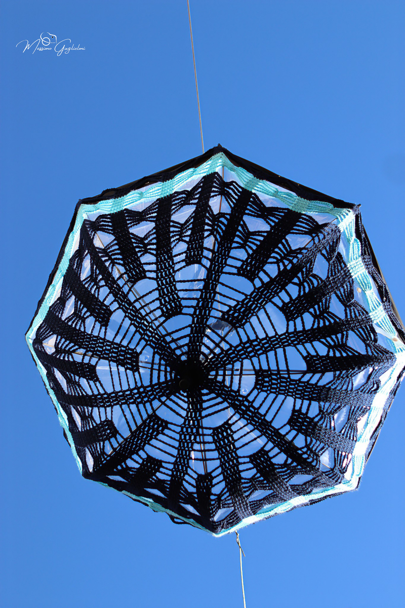 LE OPERE DELLE GOMITOLINE ADDOBBANO IL PAESE