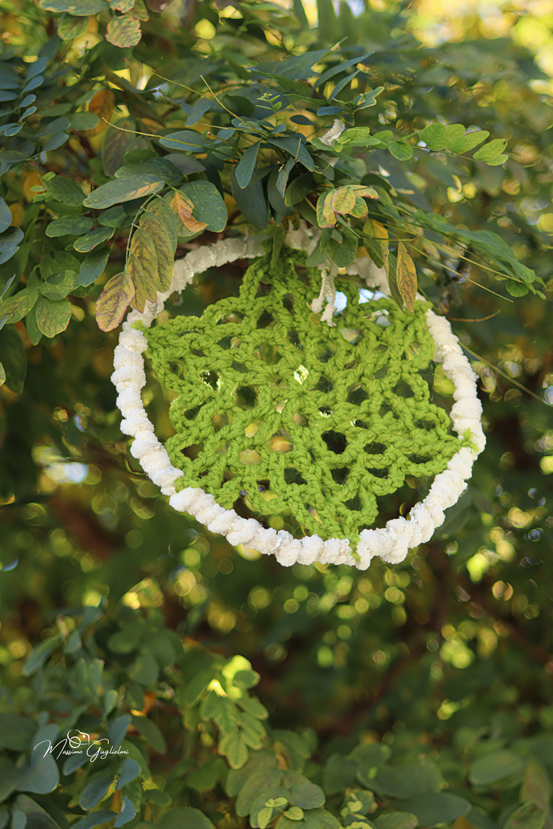 LE OPERE DELLE GOMITOLINE ADDOBBANO IL PAESE