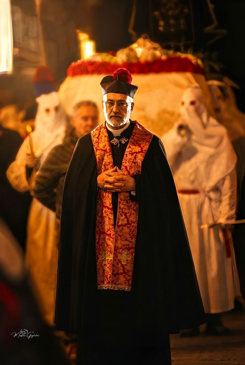 LA PROCESSIONE DEGLI INCAPPUCCIATI