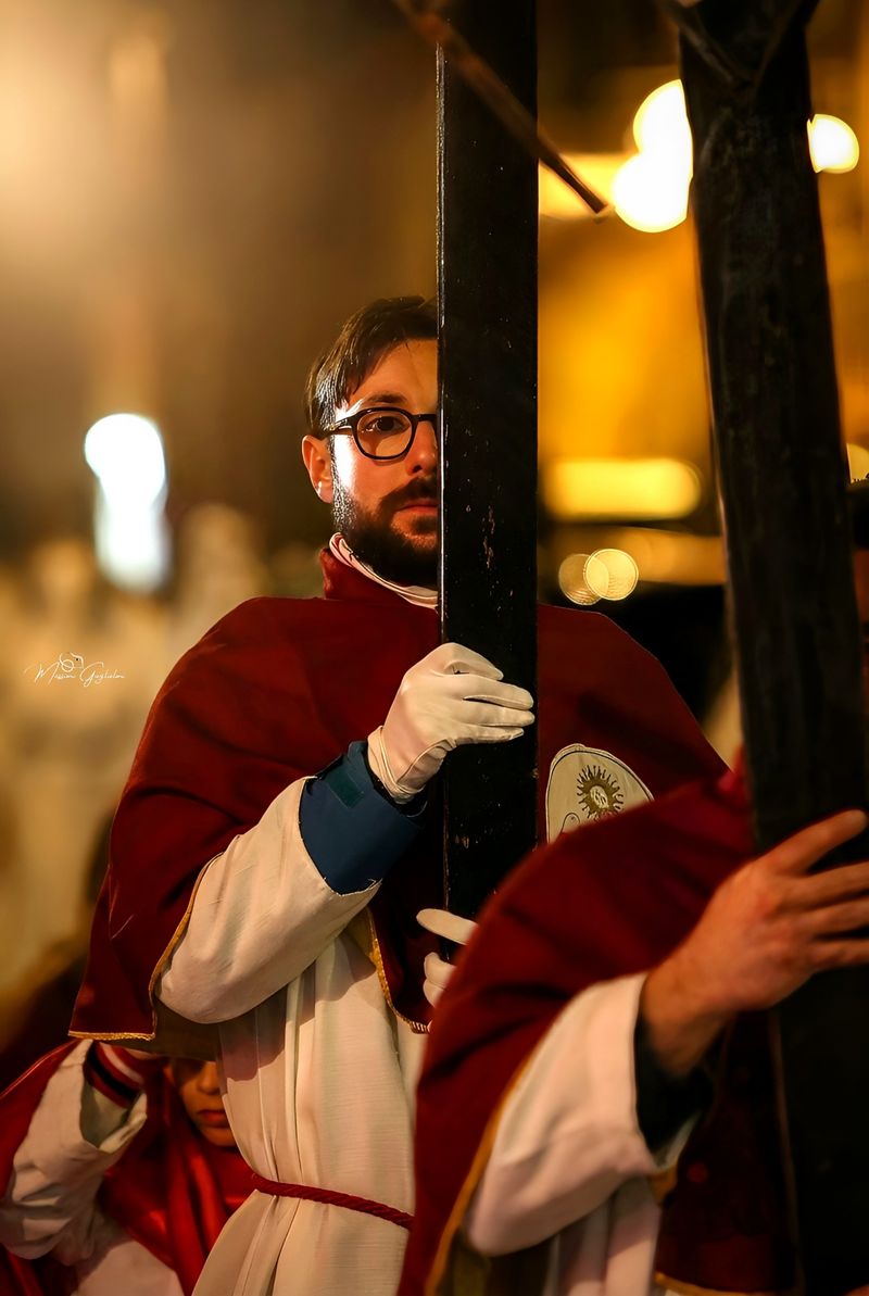 LA PROCESSIONE DEGLI INCAPPUCCIATI