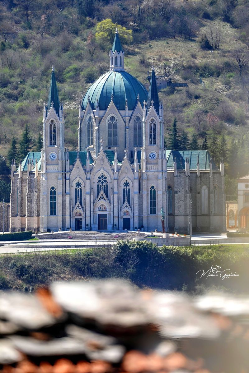 Il paese,il Santuario, il Massiccio del Matese