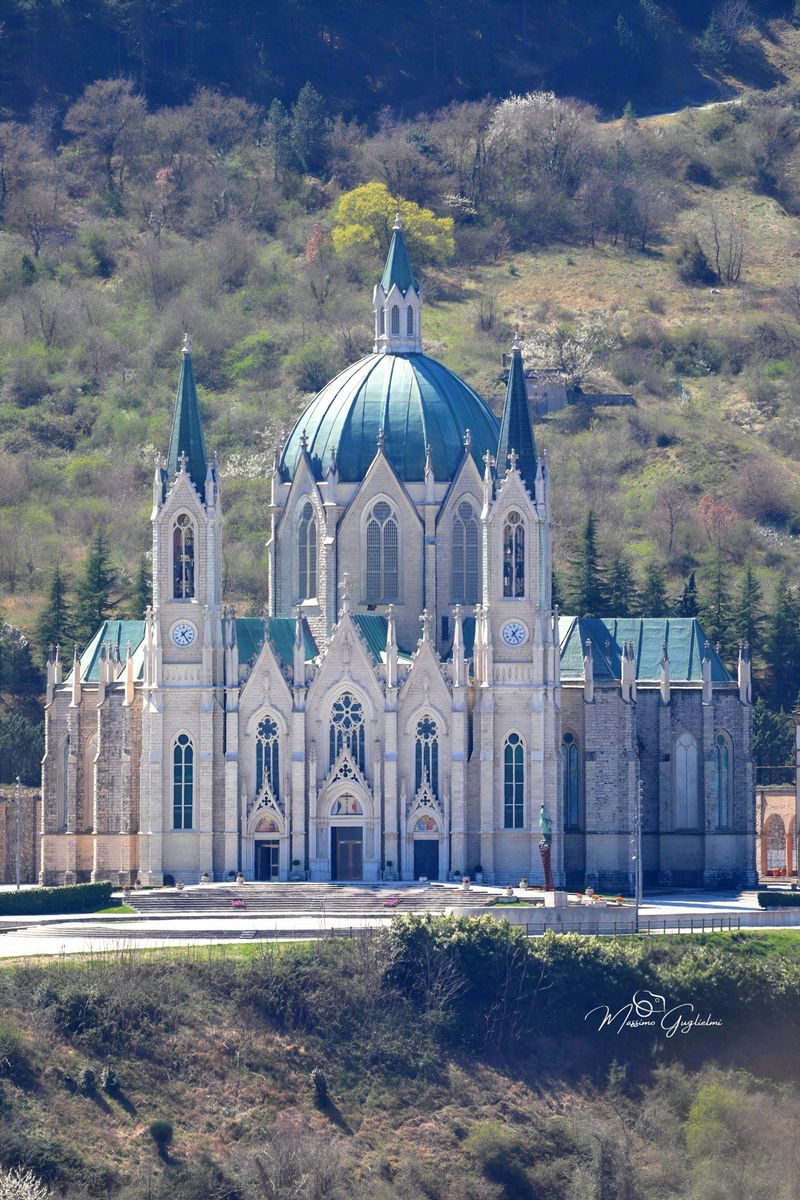 Il paese,il Santuario, il Massiccio del Matese