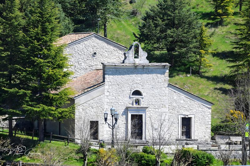 Il paese,il Santuario, il Massiccio del Matese