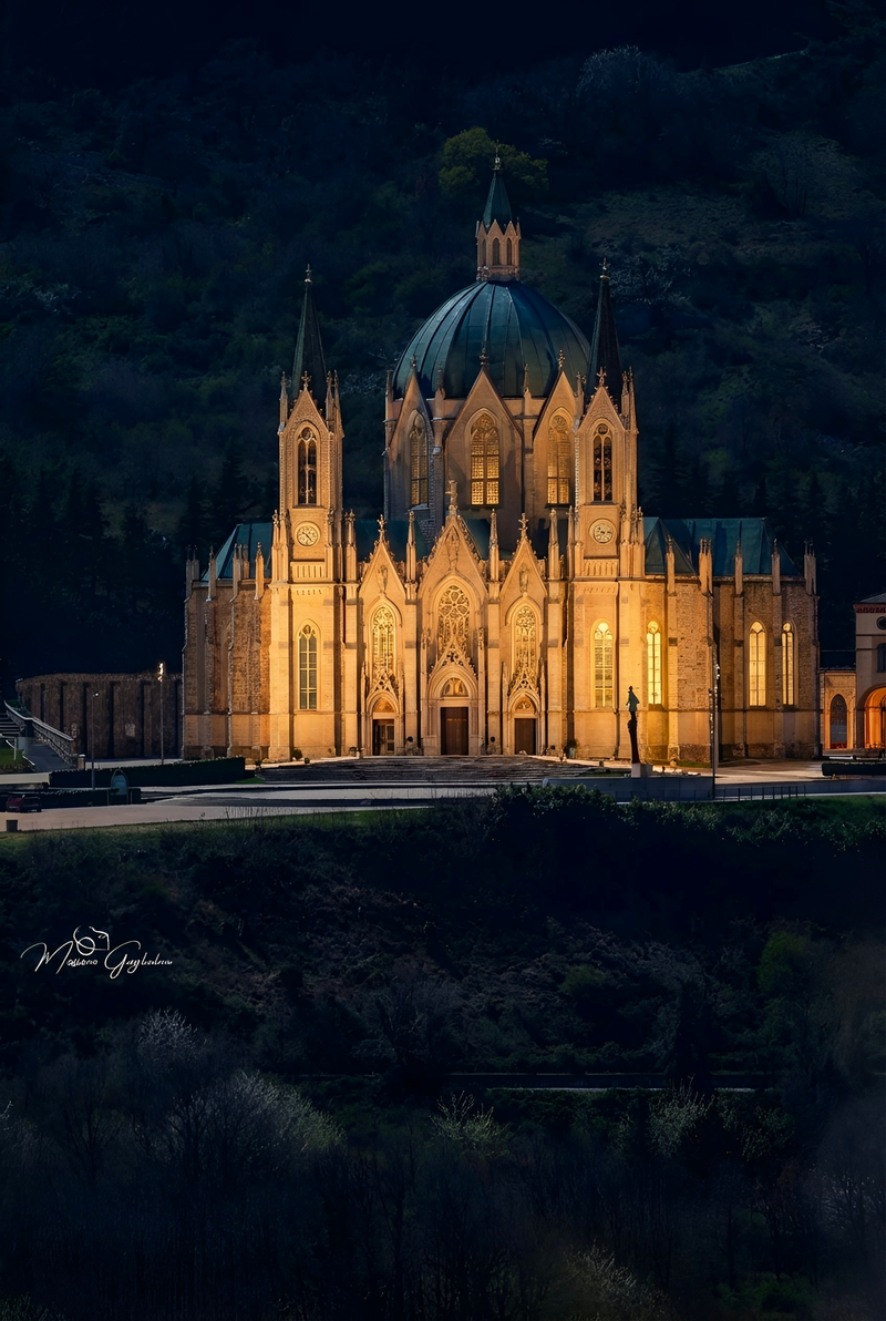 Il paese,il Santuario, il Massiccio del Matese