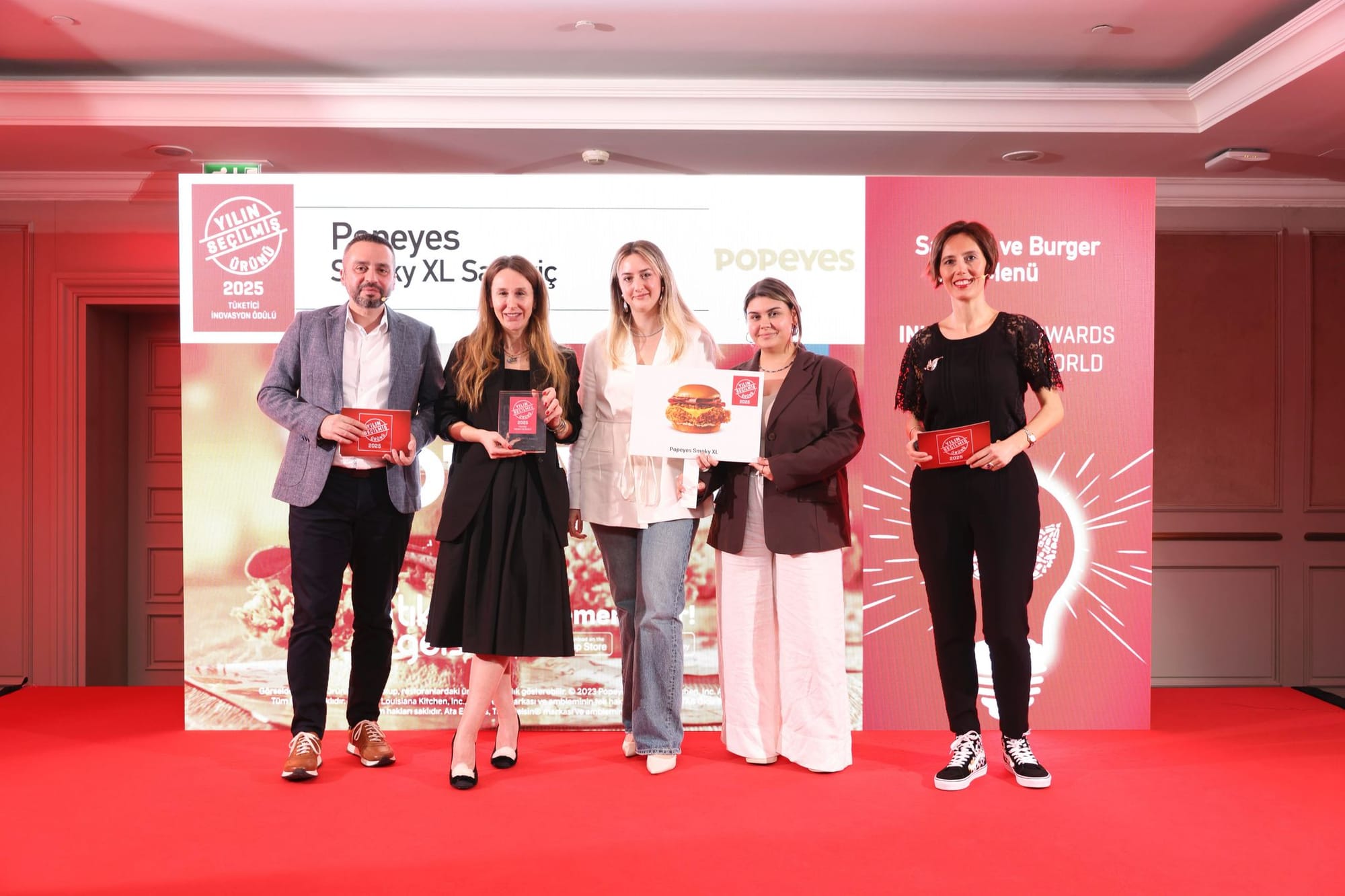 Popeyes Smoky XL Sandviç Yılın Seçilmiş Ürünü Oldu!