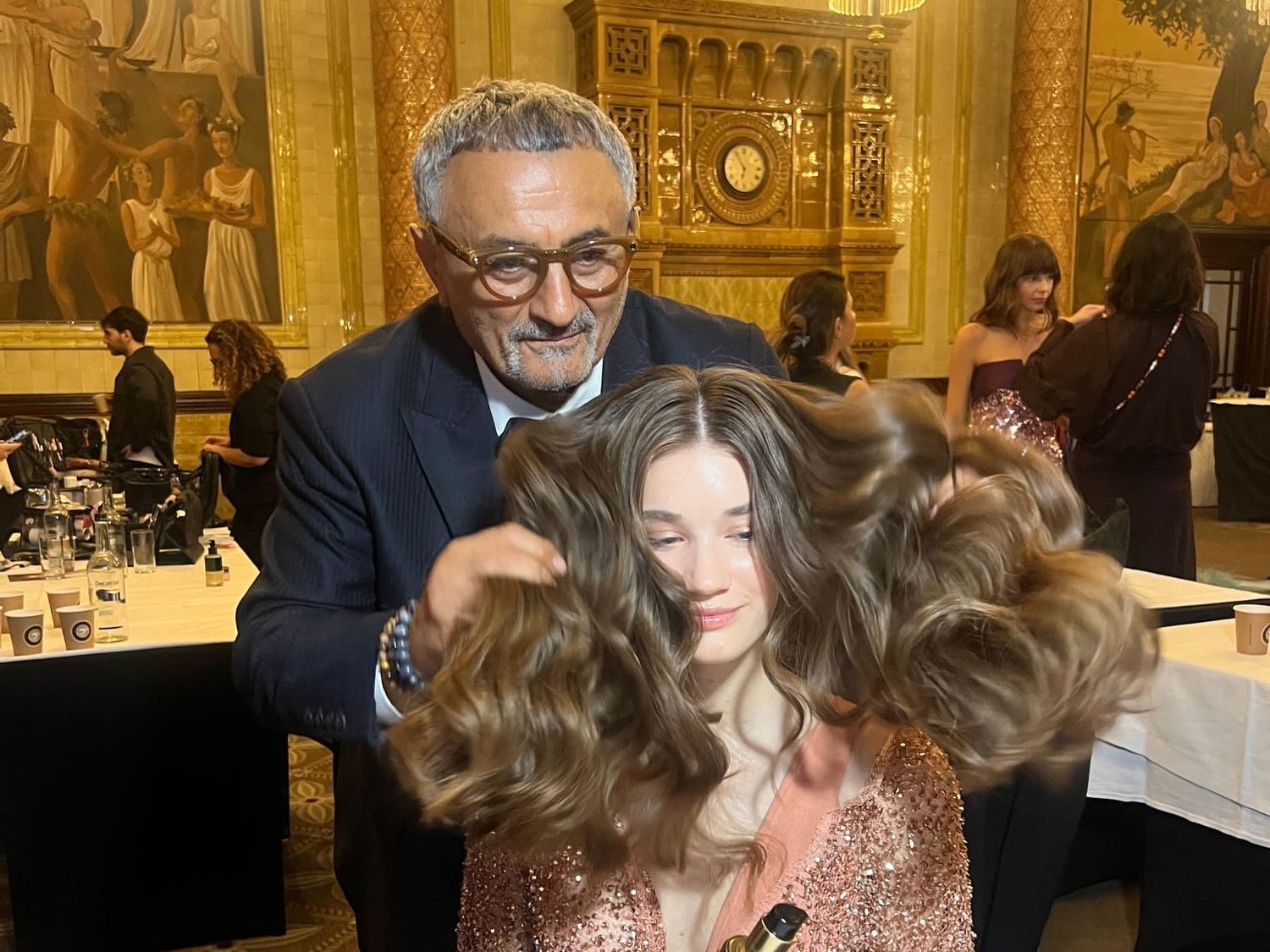 Sabit Akkaya, London Fashion Week’te Barrus Defilesinin Saçlarına İmzasını Attı
