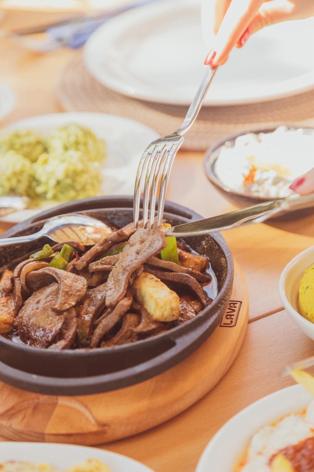 Tarihten Gelen Meyhane Kültürü Şehrin Kalbinde Yeniden Hayat Buldu.