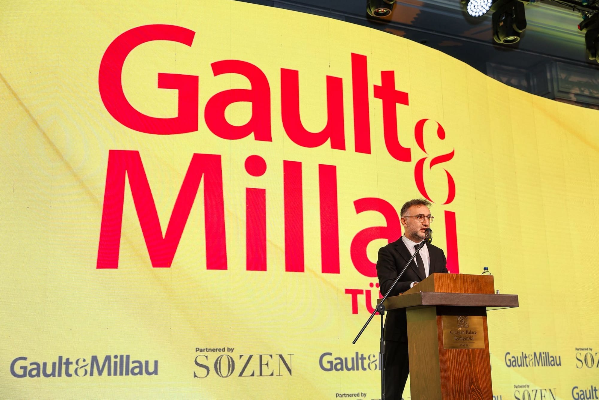 GAULT&MILLAU 2026 GASTRONOMİ REHBERİ ÖDÜLLERİ İLE TÜRKİYE’NİN EN İYİLERİ, ÇIRAĞAN PALACE’IN TARİHİ DOKUSUNDA TAÇLANIYOR