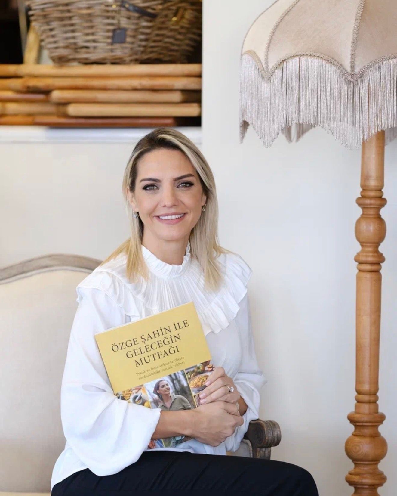 BAZI KİTAPLAR GELECEĞE YAZILIR