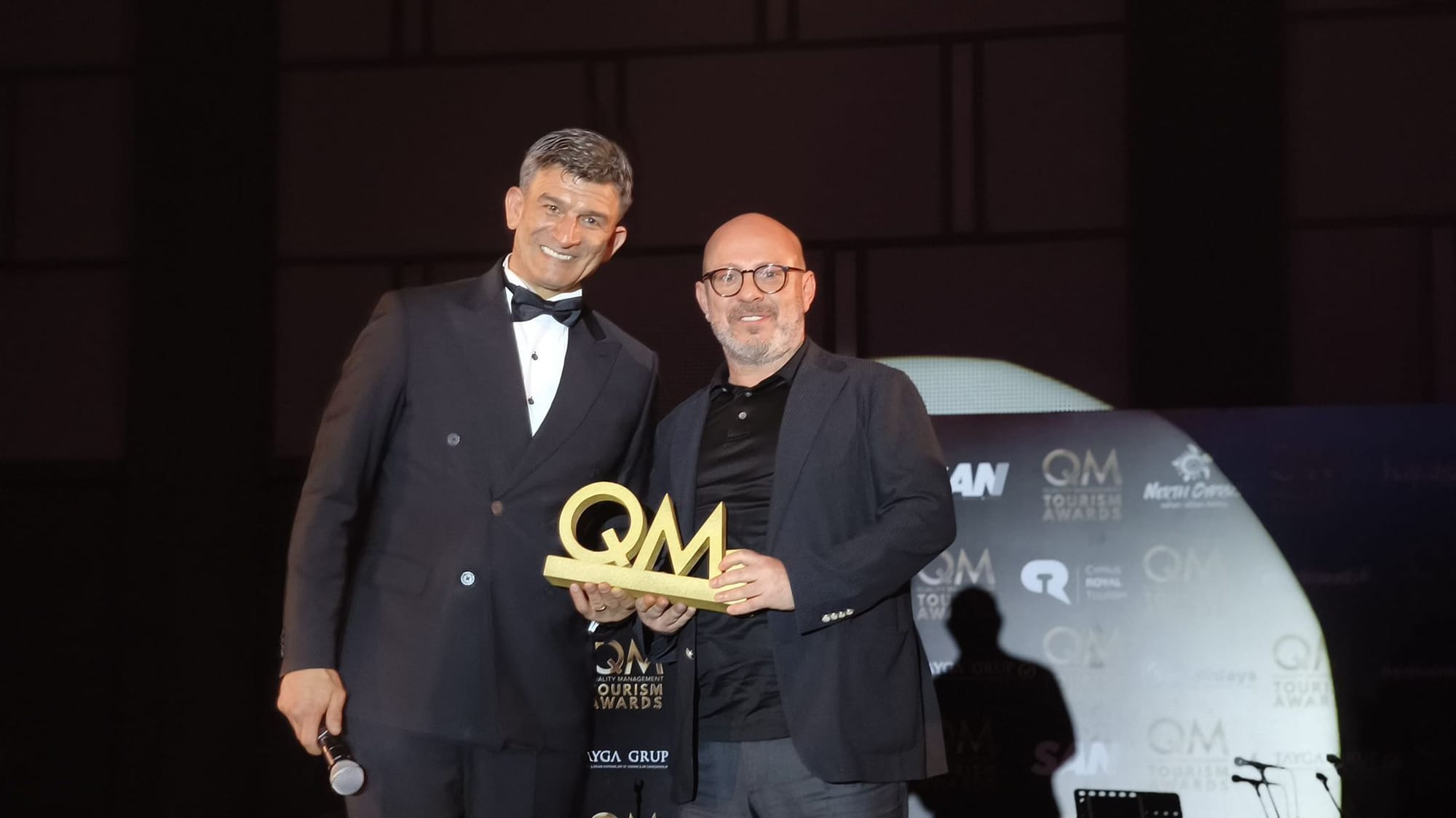 Jolly , QM  Awards’ta Çifte Ödülle Sahnede