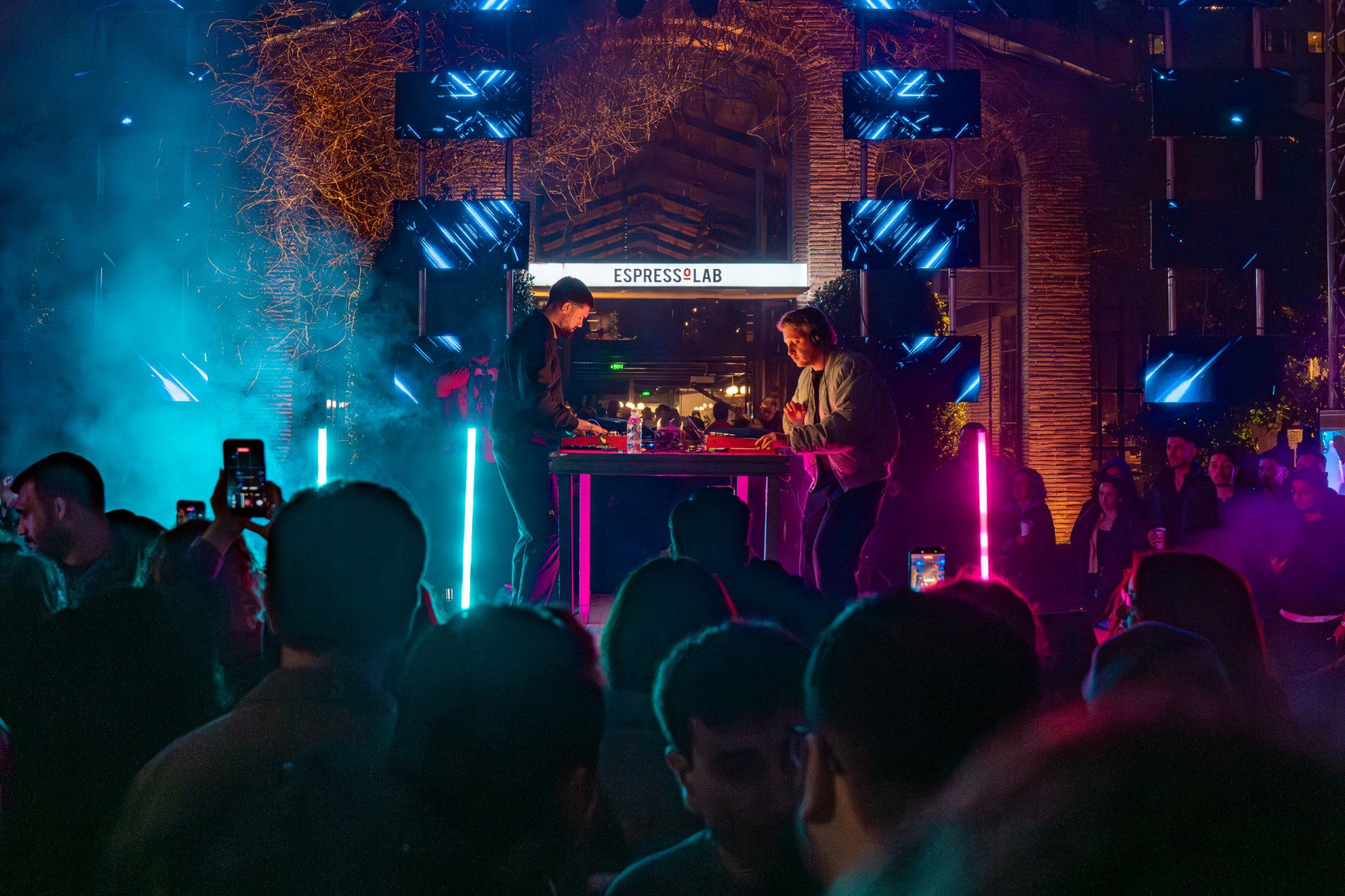 Espressolab Roastery, elektronik müziğin yükselen ikilisini ağırladı