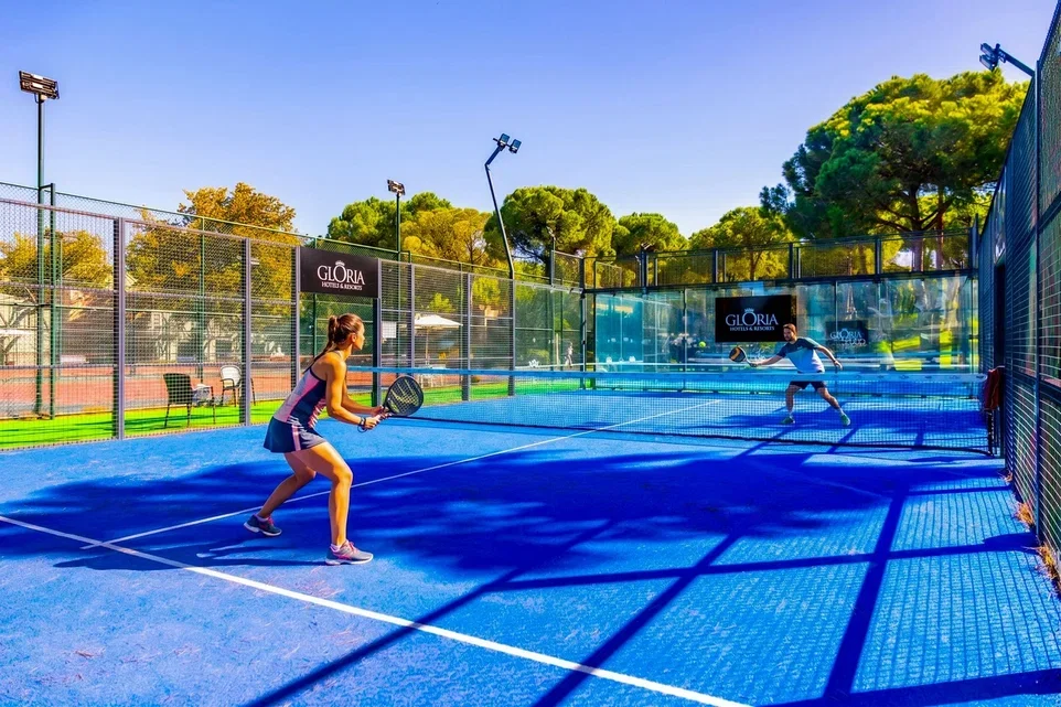 GLORIA HOTELS & RESORTS’TA YENİ SEZON, YENİ SPOR: 2026’DA PADEL