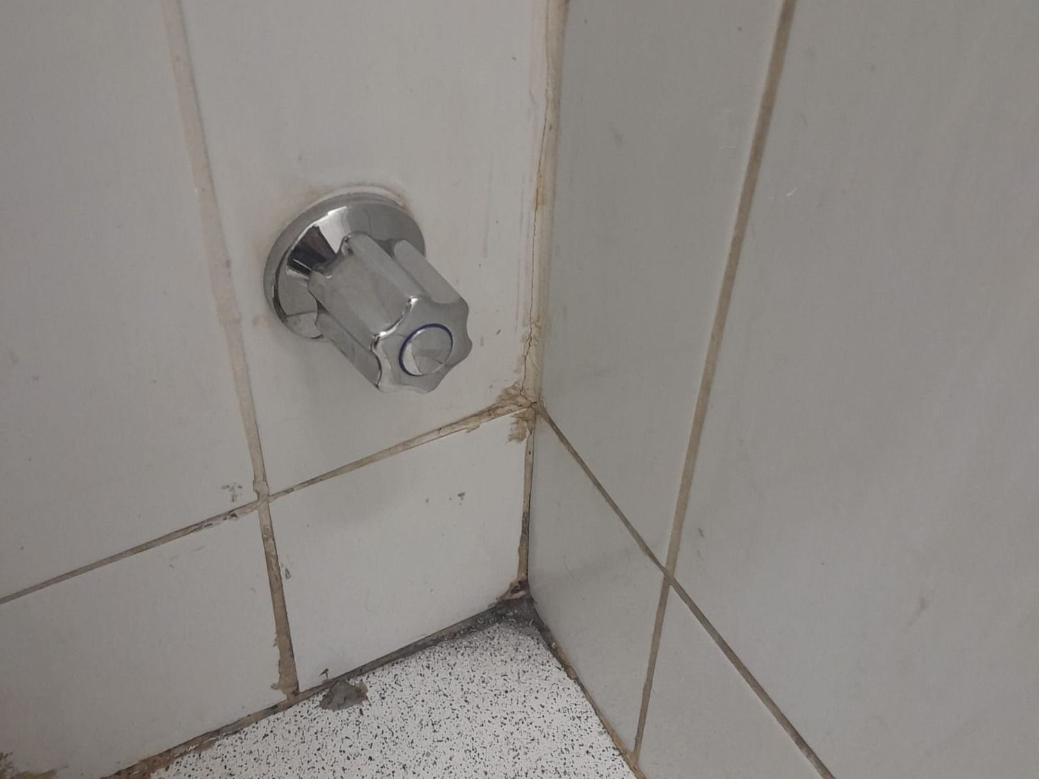 Cambio llave de Paso en Muro