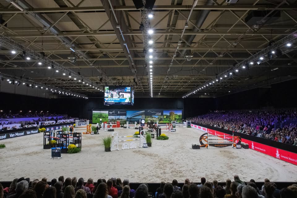 Jumping Indoor [06-11 tm 09-11]