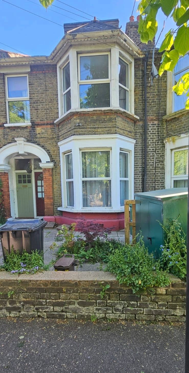 For Rent 2 bedroom ground floor flat Leyton