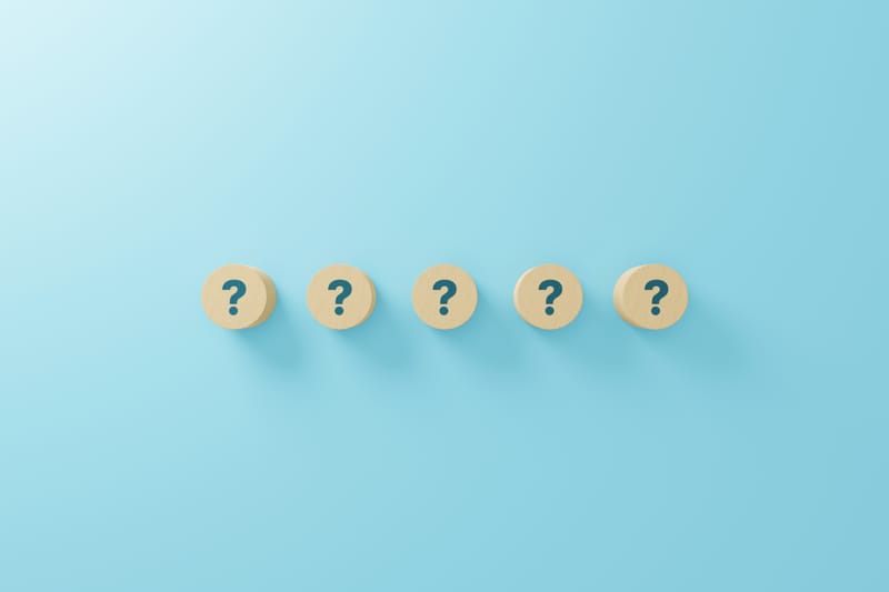 Prosty sposób na lepsze emocje i relacje – Pięć pytań zdrowego myślenia