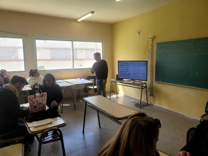 Evaluación para la mejora. Acerca de los procesos y resultados de aprendizajes y prácticas docentes
