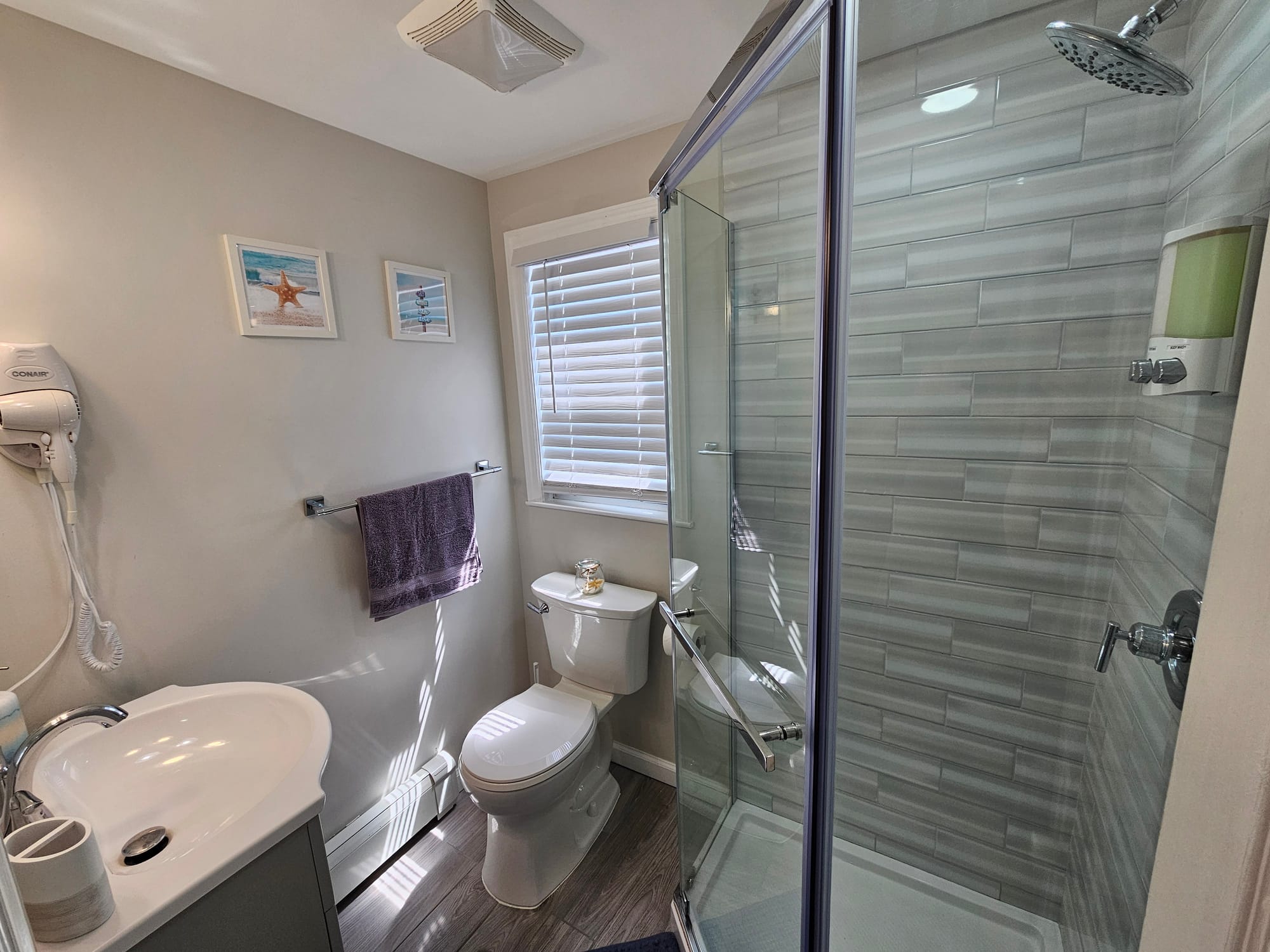 2nd Floor Full Bathroom