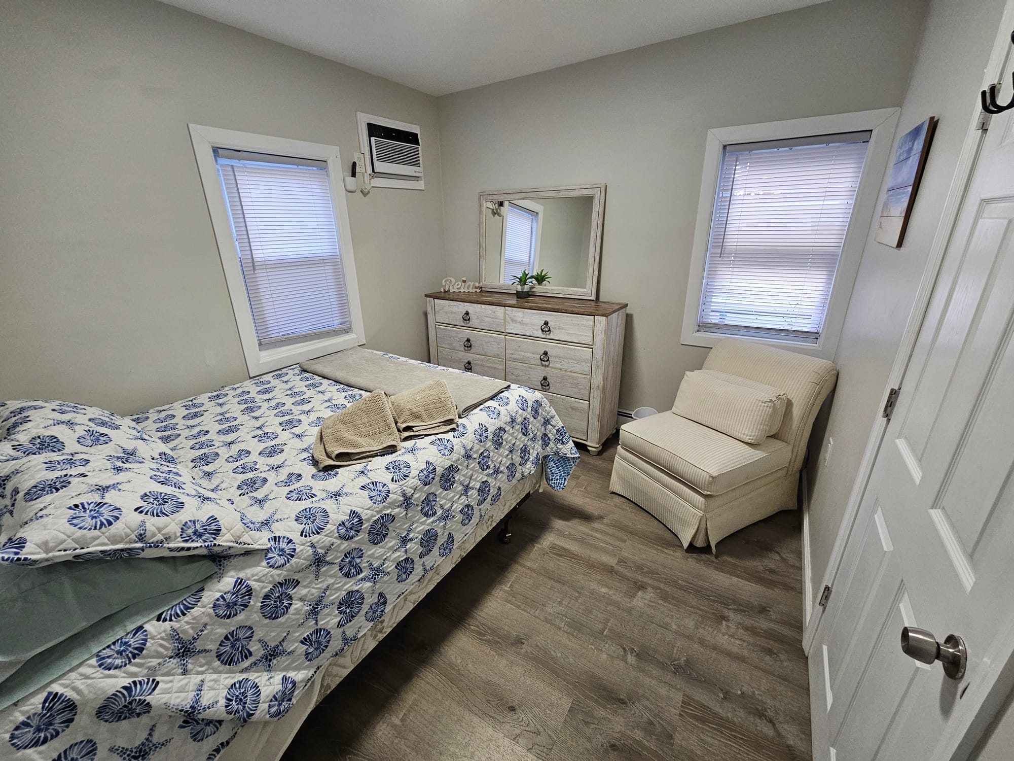 1st Floor Queen Bedroom