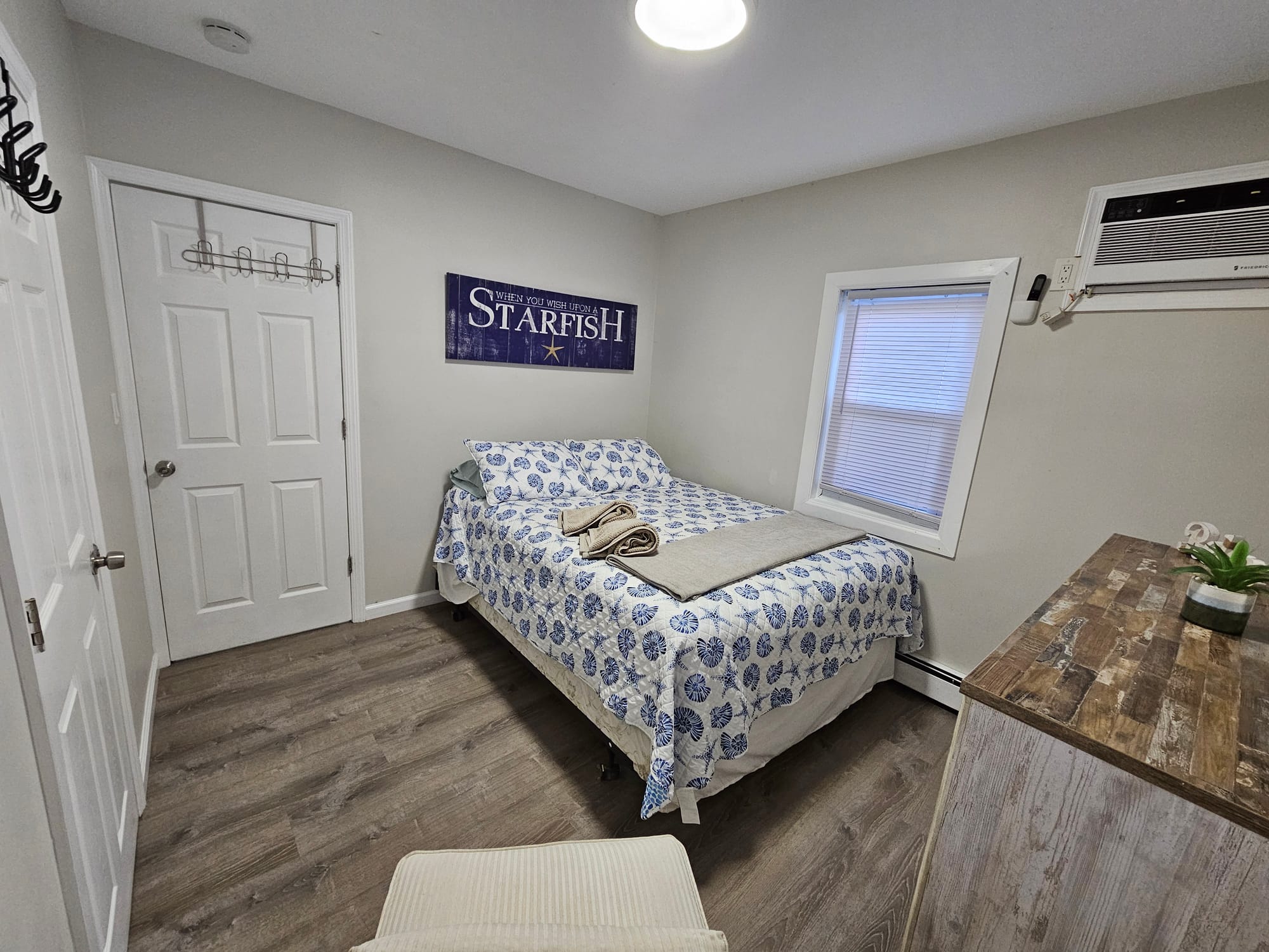 1st Floor Queen Bedroom