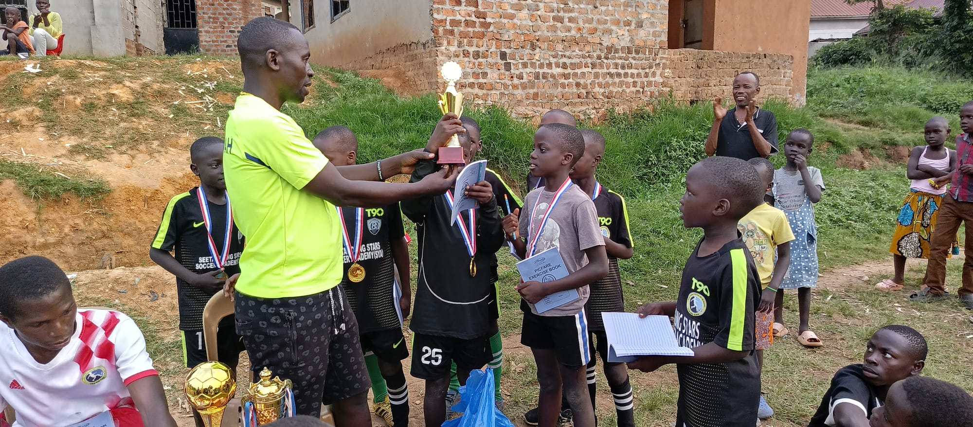 Award Ceremony Celebrates Young Stars