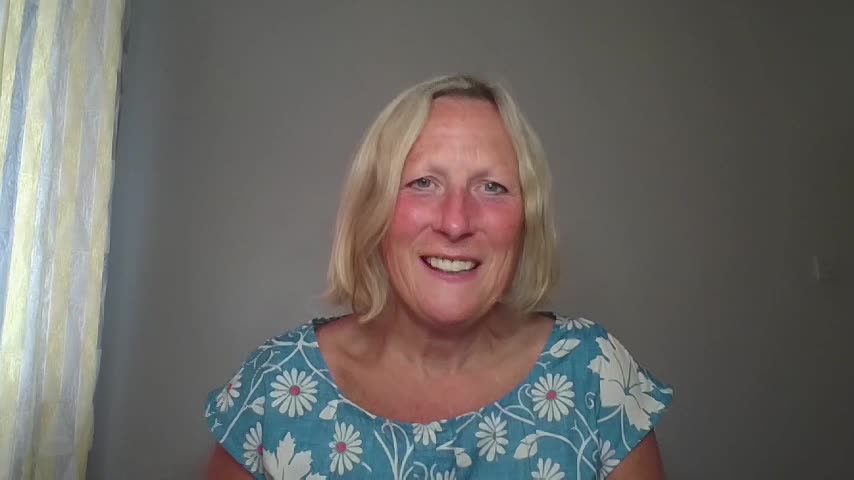 Why choose a celebrant? Check out my video where I explain in 60 seconds who I am and what I do! thumbnail