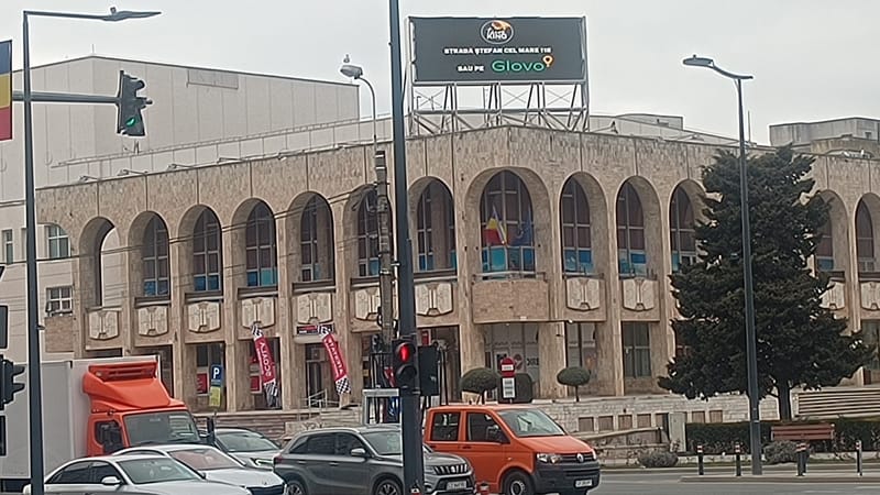 Impact și perspective în publicitatea pe ecrane outdoor din România