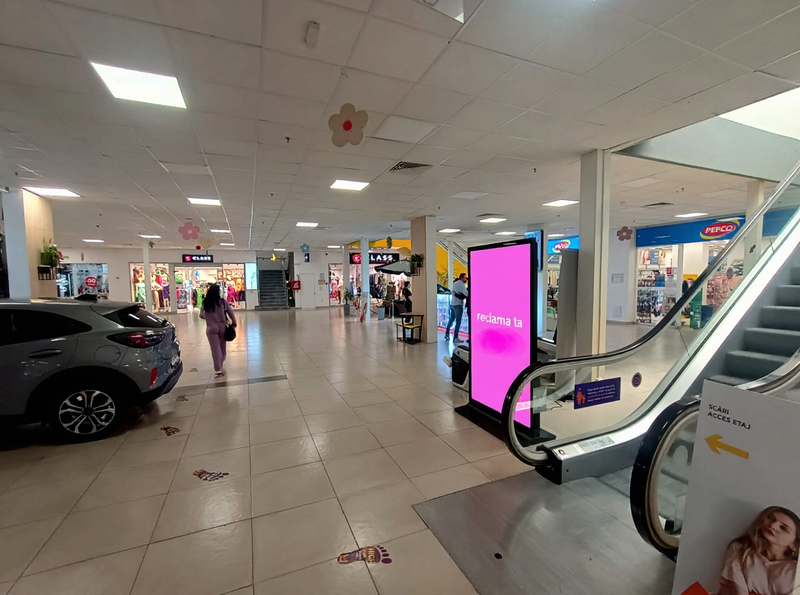Promovarea în Centre Comerciale: Noi totemuri  LED în Brașov, București și Pitești, pe Digital Boost