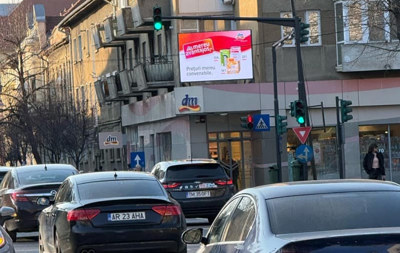 Promovare de impact la granița de vest: Ecrane publicitare LED în Arad