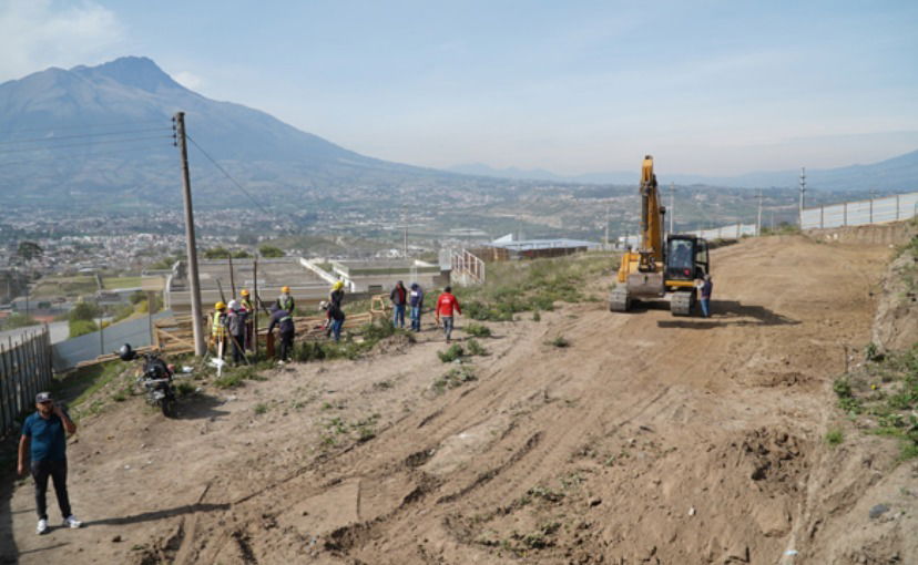 Ibarra inicia construcción de viviendas de interés social en Alpachaca con apoyo del MIDUVI.