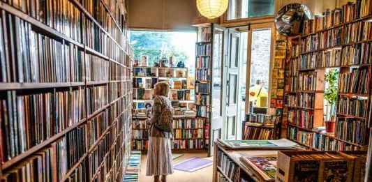 M.C.  Titolare di una libreria specializzata