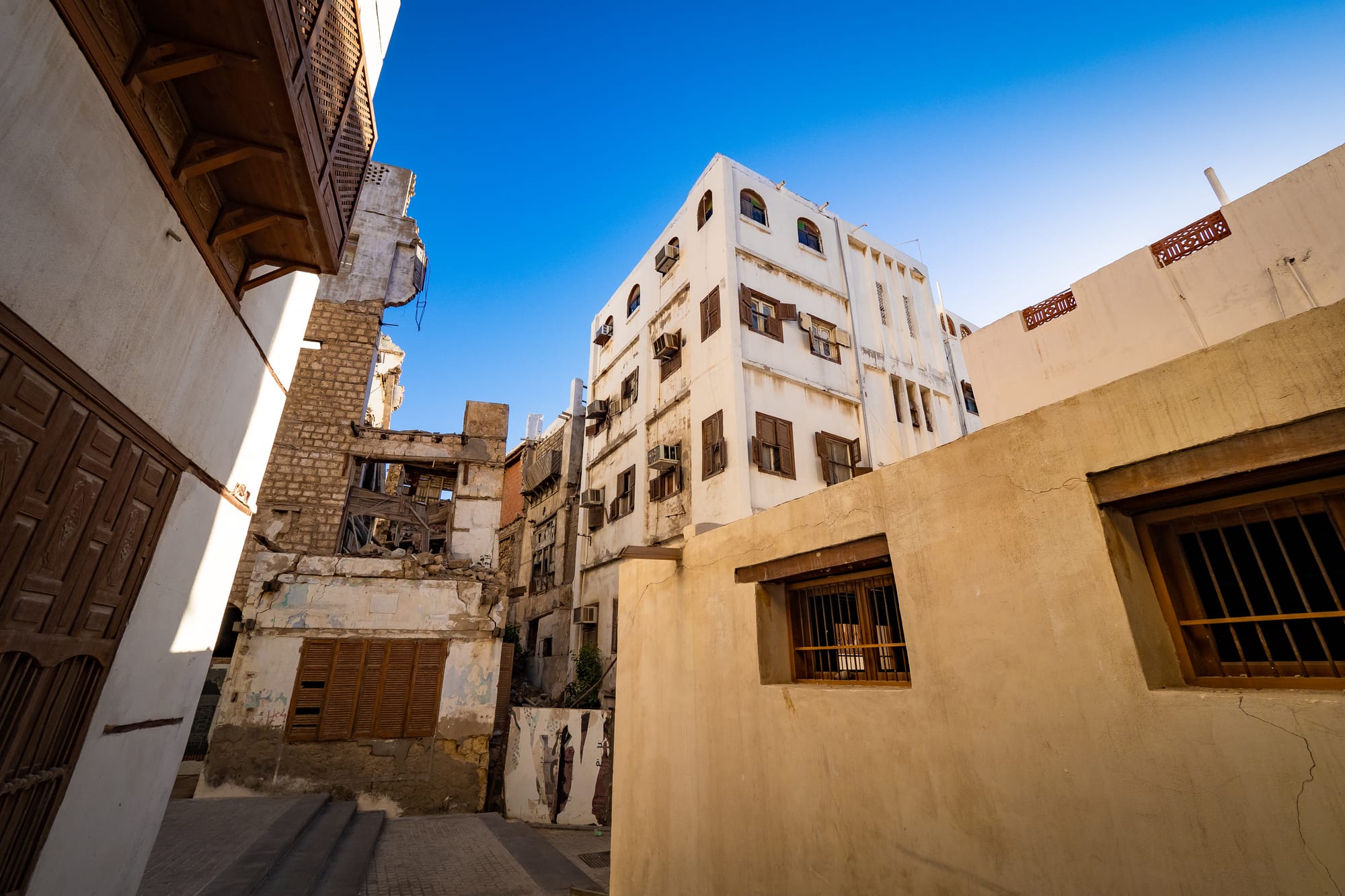 أهم 10 نصائح لتركيب مظلات سيارات خشبية تدوم سنوات في أجواء السعودية