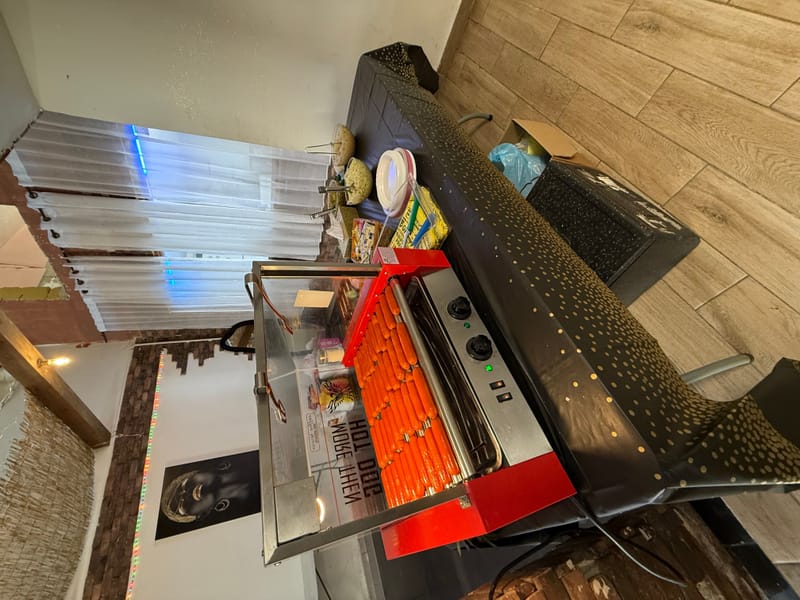 עמדת נקניקיה בלחמנייה