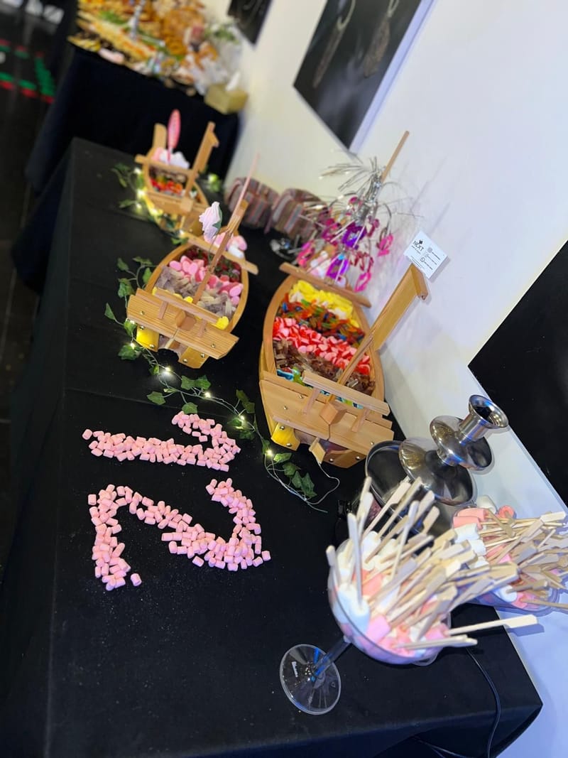  קיאק/שולחן מתוקים