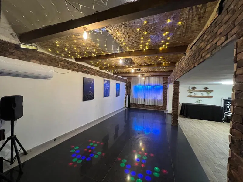 כניסה + אולם + חצר 