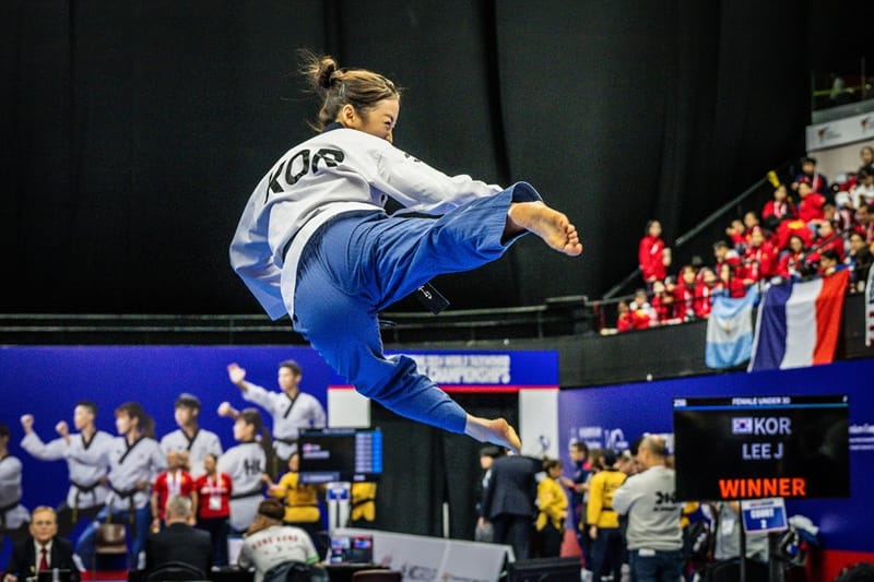태권도 품새 이주영, '유소년-청소년-성인' 세계선수권 3연패 - 메이저저장소와함께...