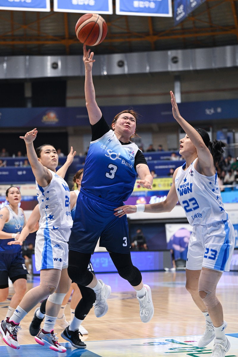 '타니무라 더블더블' 여자농구 신한은행, 우리은행 잡고 2연승  - 메이저저장소와함께 뉴스분석하기