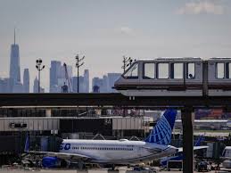 ONE ATC CONTROLLED ALL AIRCRAFT AT NEWARK AIRPORT FOR 3 HOURS ON HIS OWN