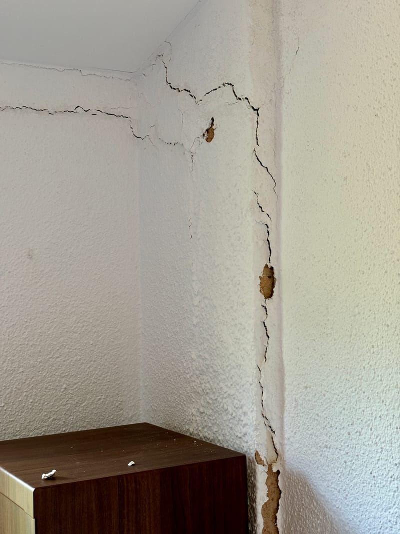 Grietas entrada vivienda Torre Vella