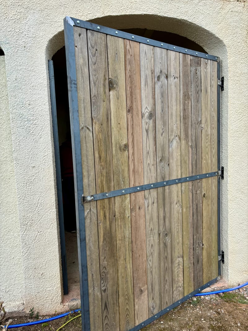 Puerta (madera reciclada y hierro)