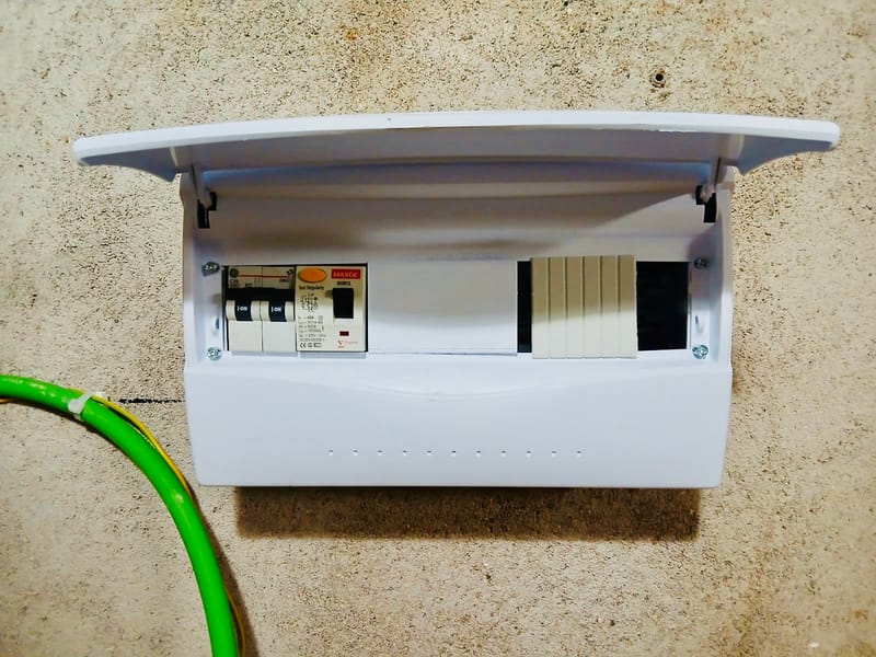 Motor piscina y cuadro eléctrico