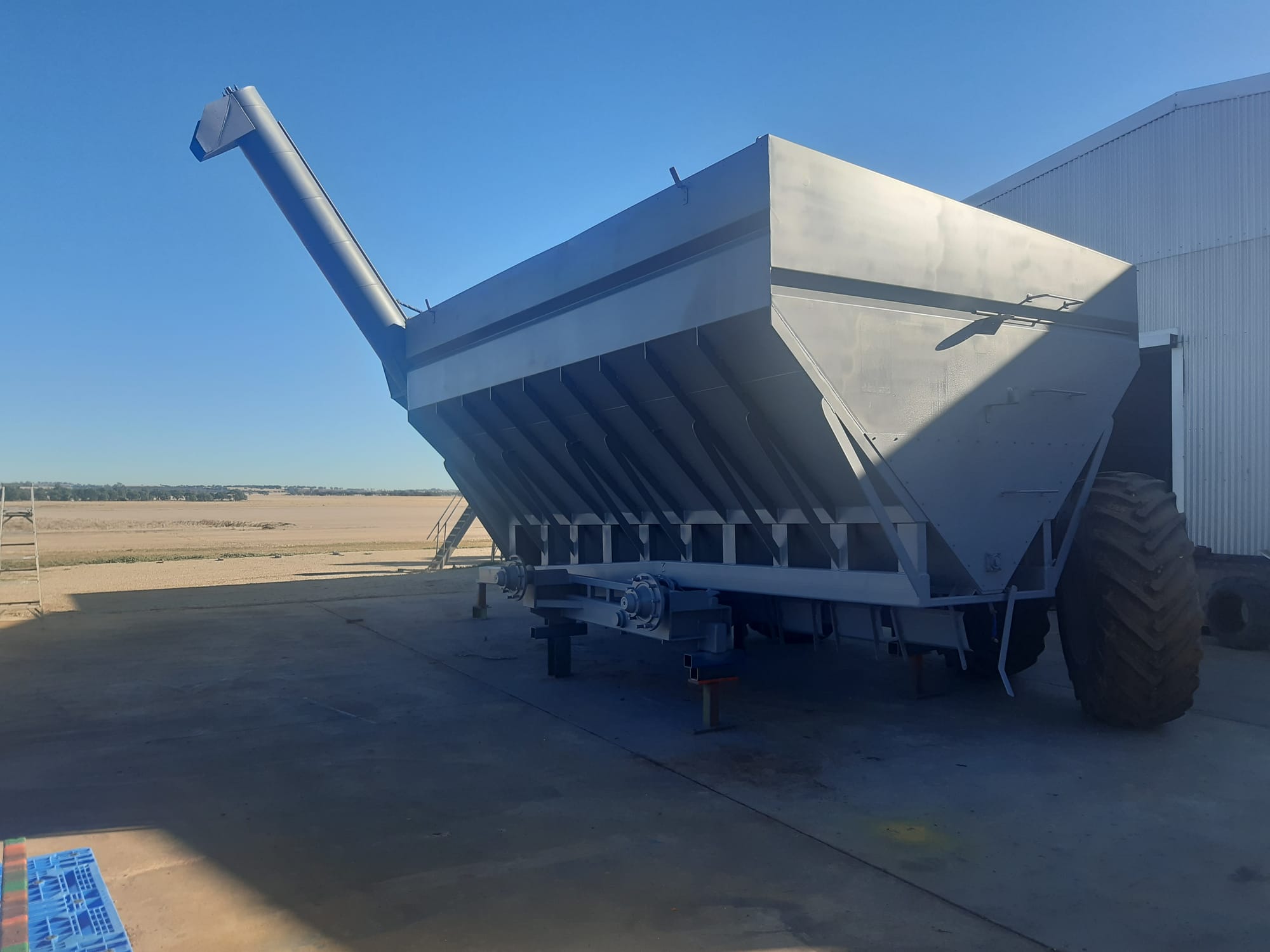 Earthmoving machinery