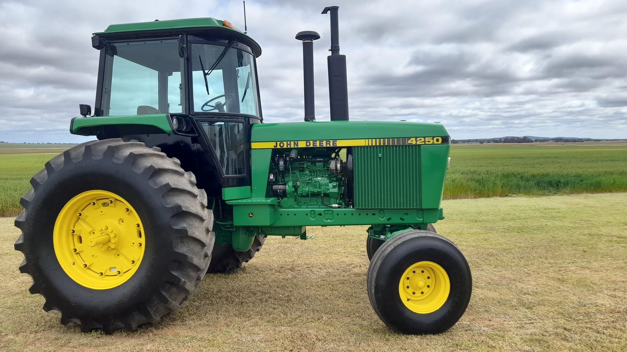 John Deere 4250