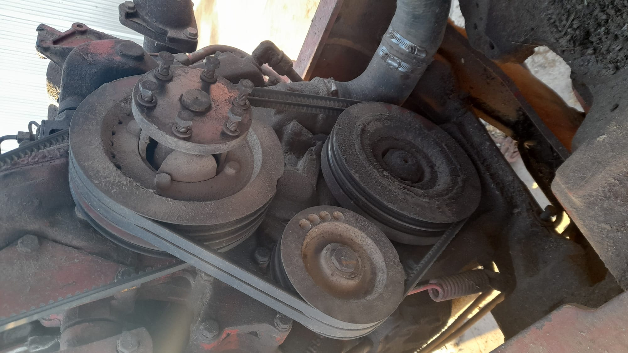 International 1468 V8