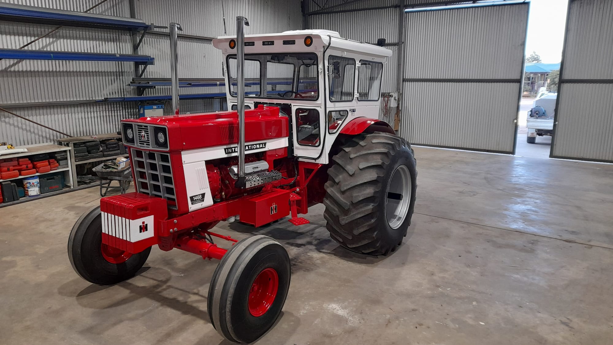 International 1468 V8