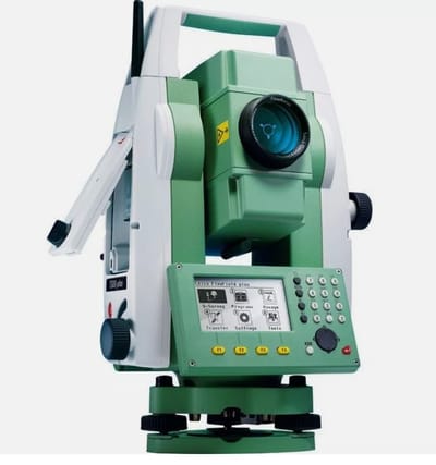 ESTACIÓN TOTAL LEICA TS07R1000 PLUS 3"
