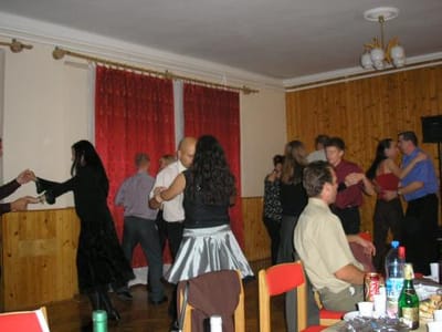 Zenés mulatságok a helyi kultúrteremben 2007.