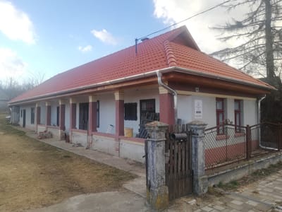 Biztos fedél a közösségi ház felett!