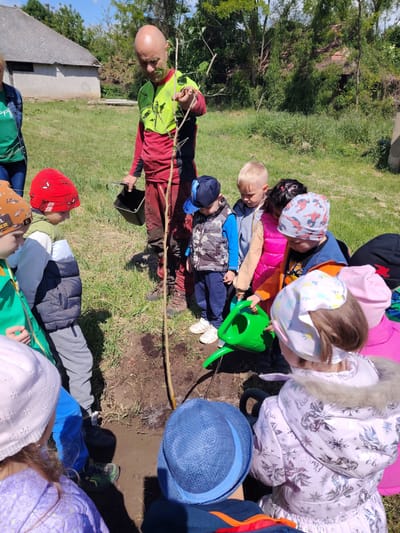 Faültetés segítséggel!